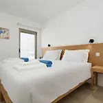 Lägenhet Hibisco Is A Modern Apartment, 5min Walk To