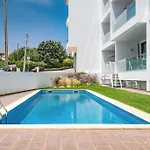 Hibisco Is A Modern Apartment, 5min Walk To Lägenhet