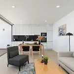 Hibisco Is A Modern Apartment, 5min Walk To * Luz