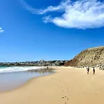 Hibisco Is A Modern Apartment, 5min Walk To