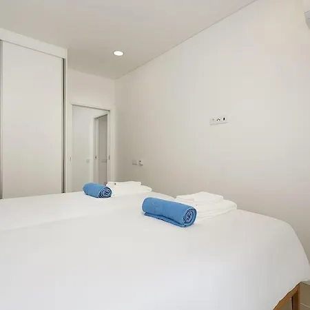Hibisco Is A Modern Apartment, 5min Walk To Lägenhet Luz