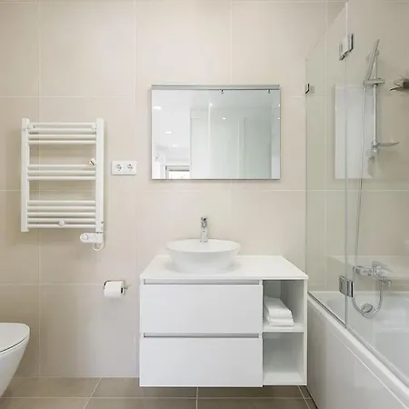 Lägenhet Hibisco Is A Modern Apartment, 5min Walk To Luz