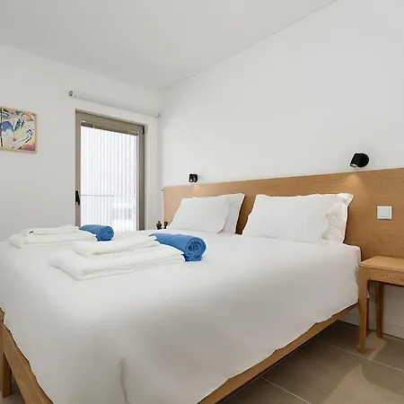 Lägenhet Hibisco Is A Modern Apartment, 5min Walk To