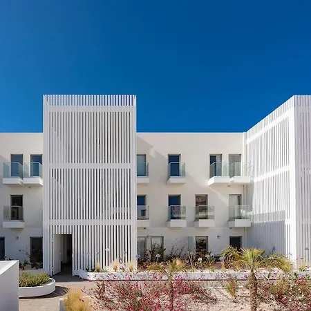 Apartment Hibisco Is A Modern Apartment, 5min Walk To Praia Da Luz
