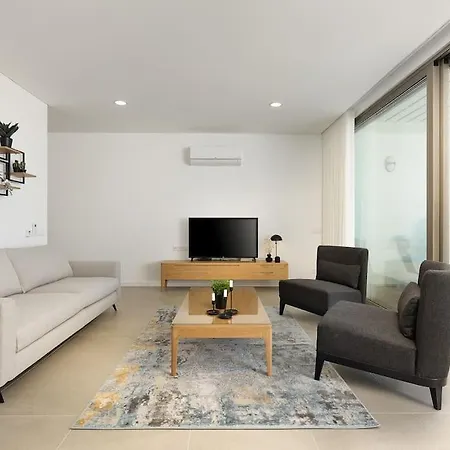 Lägenhet Hibisco Is A Modern Apartment, 5min Walk To *