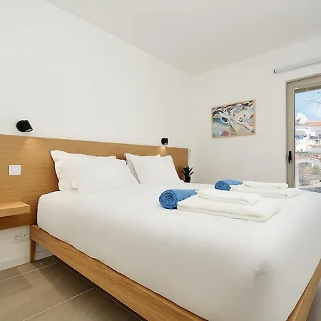Hibisco Is A Modern Apartment, 5min Walk To Lägenhet Luz