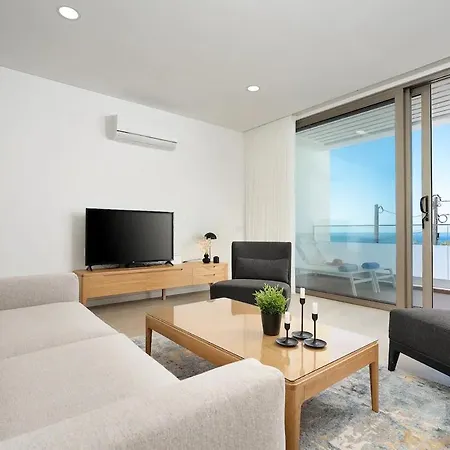 Hibisco Is A Modern Apartment, 5min Walk To Lägenhet Luz