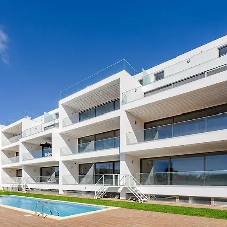 Hibisco Is A Modern Apartment, 5min Walk To *