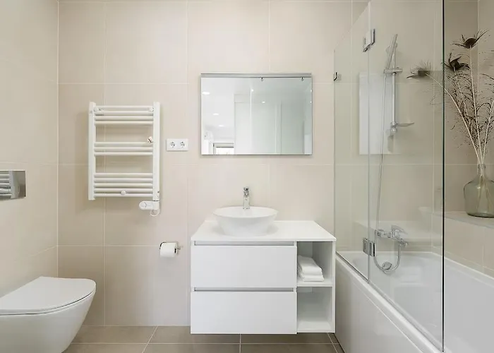 Appartement Hibisco Is A Modern Apartment, 5min Walk To Luz