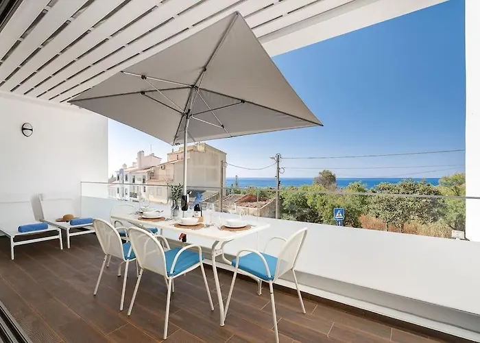 Hibisco Is A Modern Apartment, 5min Walk To Luz