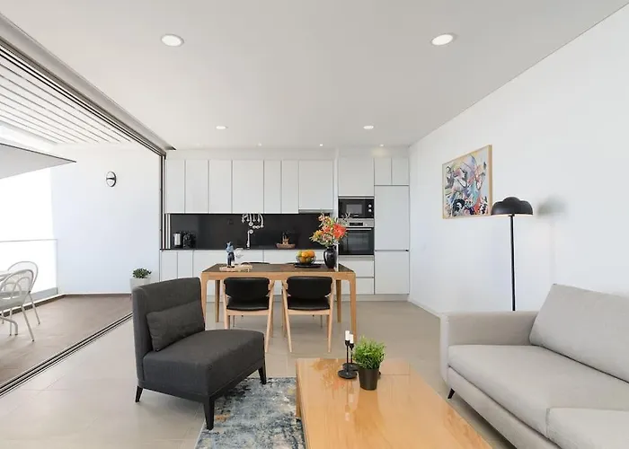 Hibisco Is A Modern Apartment, 5min Walk To * Luz