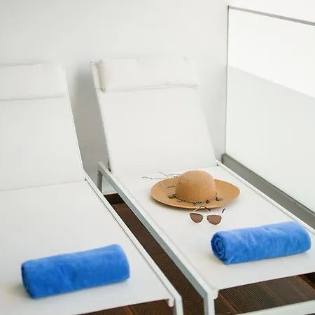 Daire Hibisco Is A Modern Apartment, 5min Walk To *