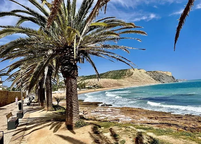 Hibisco Is A Modern Apartment, 5min Walk To Luz