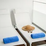 Apartmán Hibisco Is A Modern Apartment, 5min Walk To *