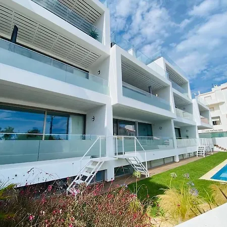 Hibisco Is A Modern Apartment, 5min Walk To Apartmán *